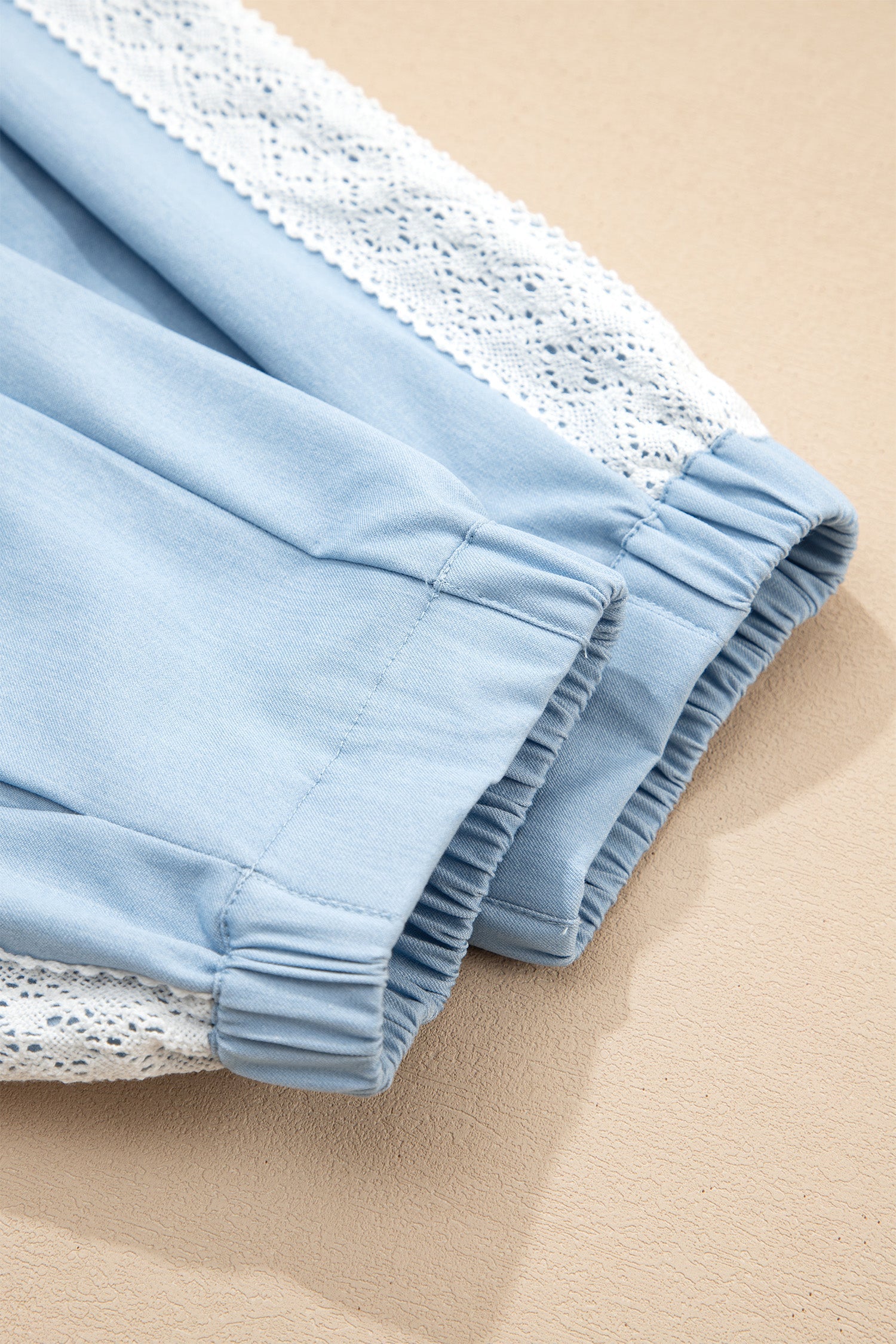 Valeria – Pantalón Wide Leg con Detalles Florales