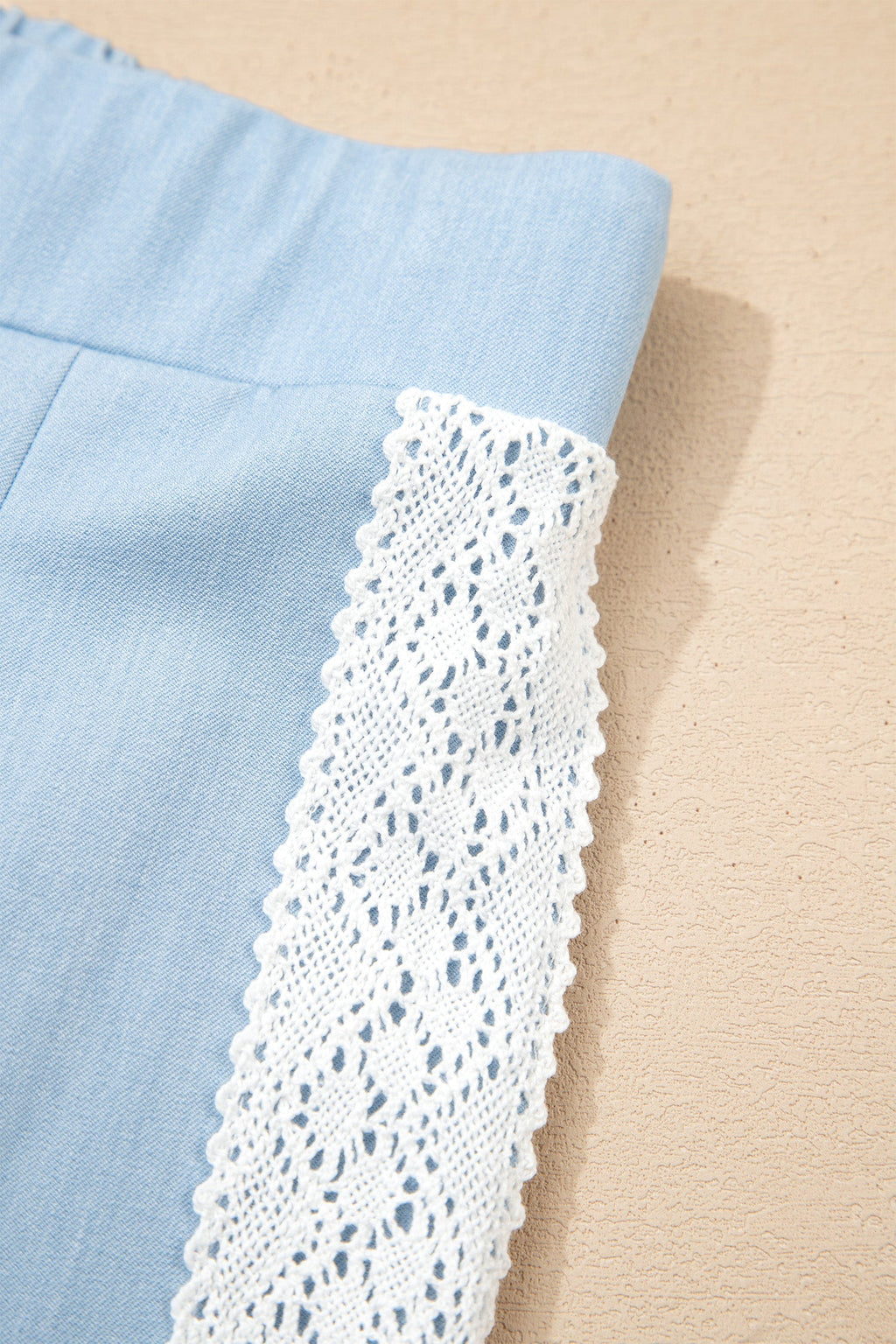 Valeria – Pantalón Wide Leg con Detalles Florales