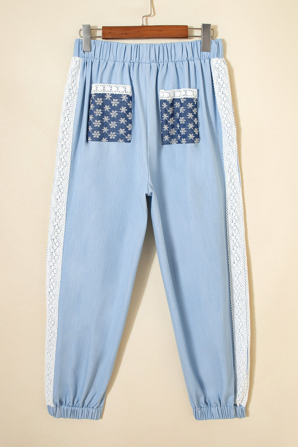 Valeria – Pantalón Wide Leg con Detalles Florales