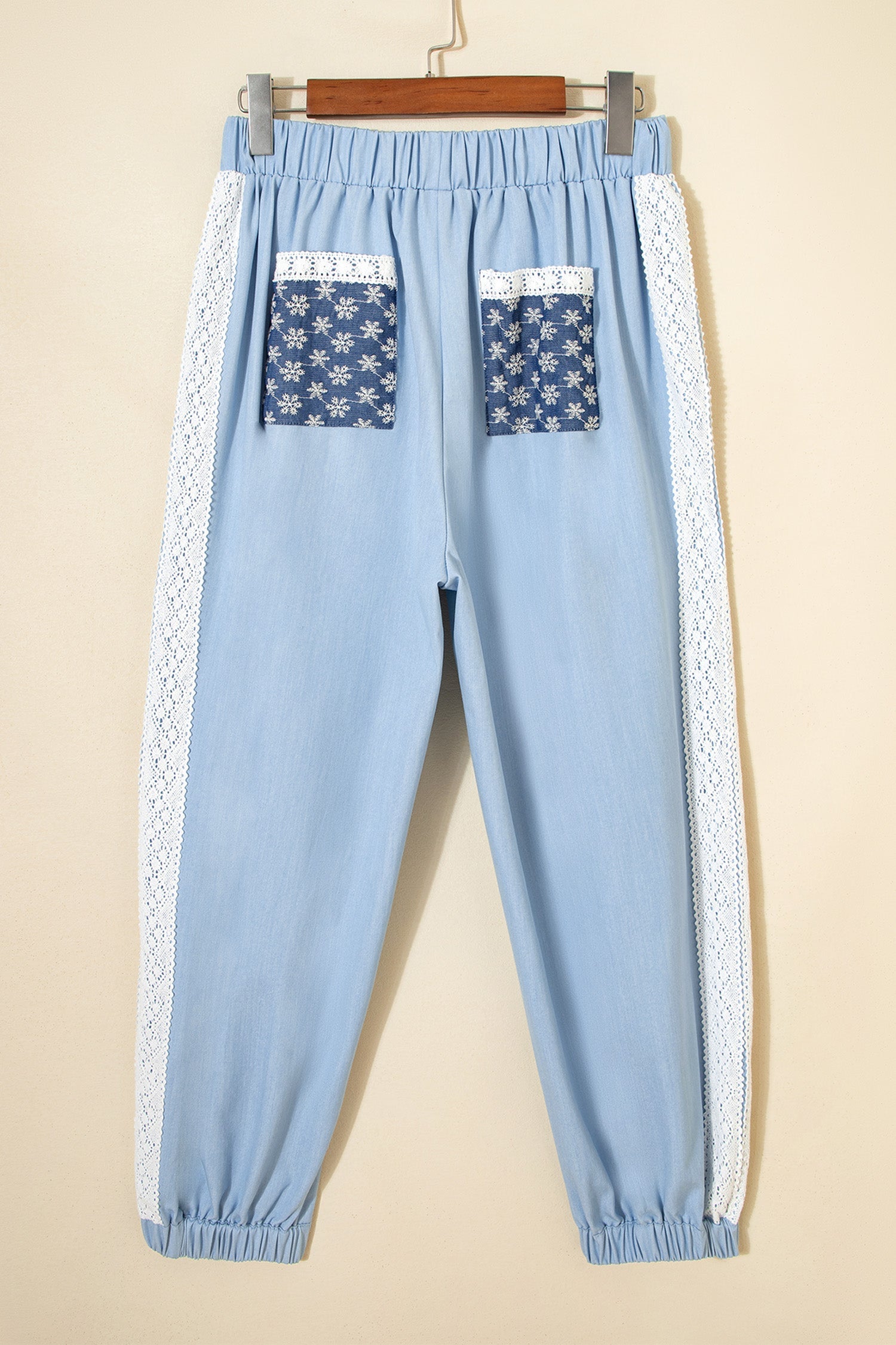 Valeria – Pantalón Wide Leg con Detalles Florales