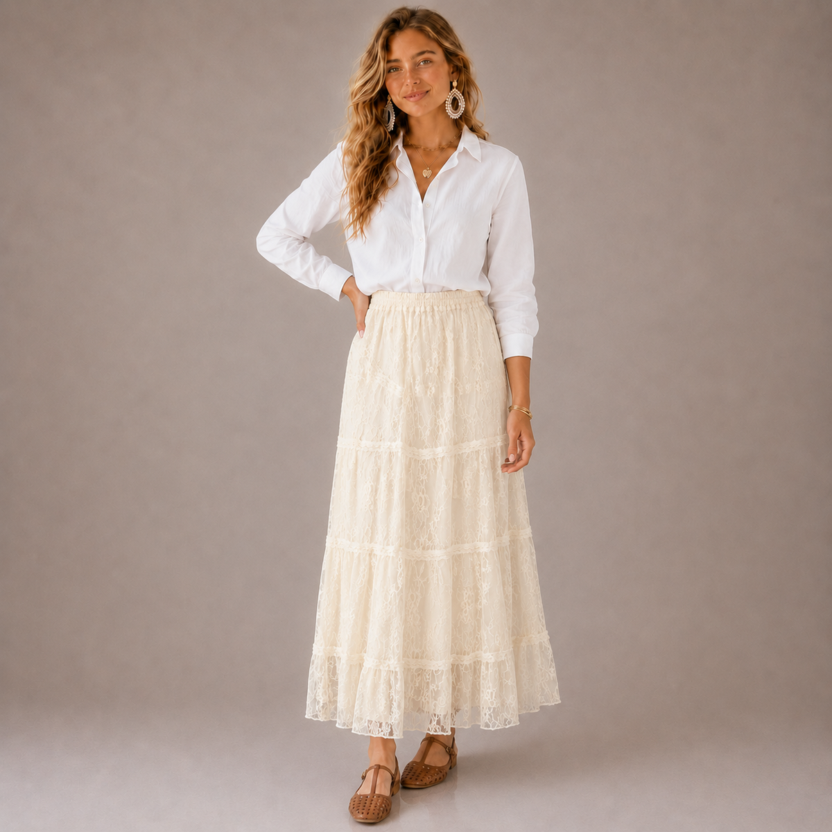 Lucía – Falda Midi de Encaje con Capas
