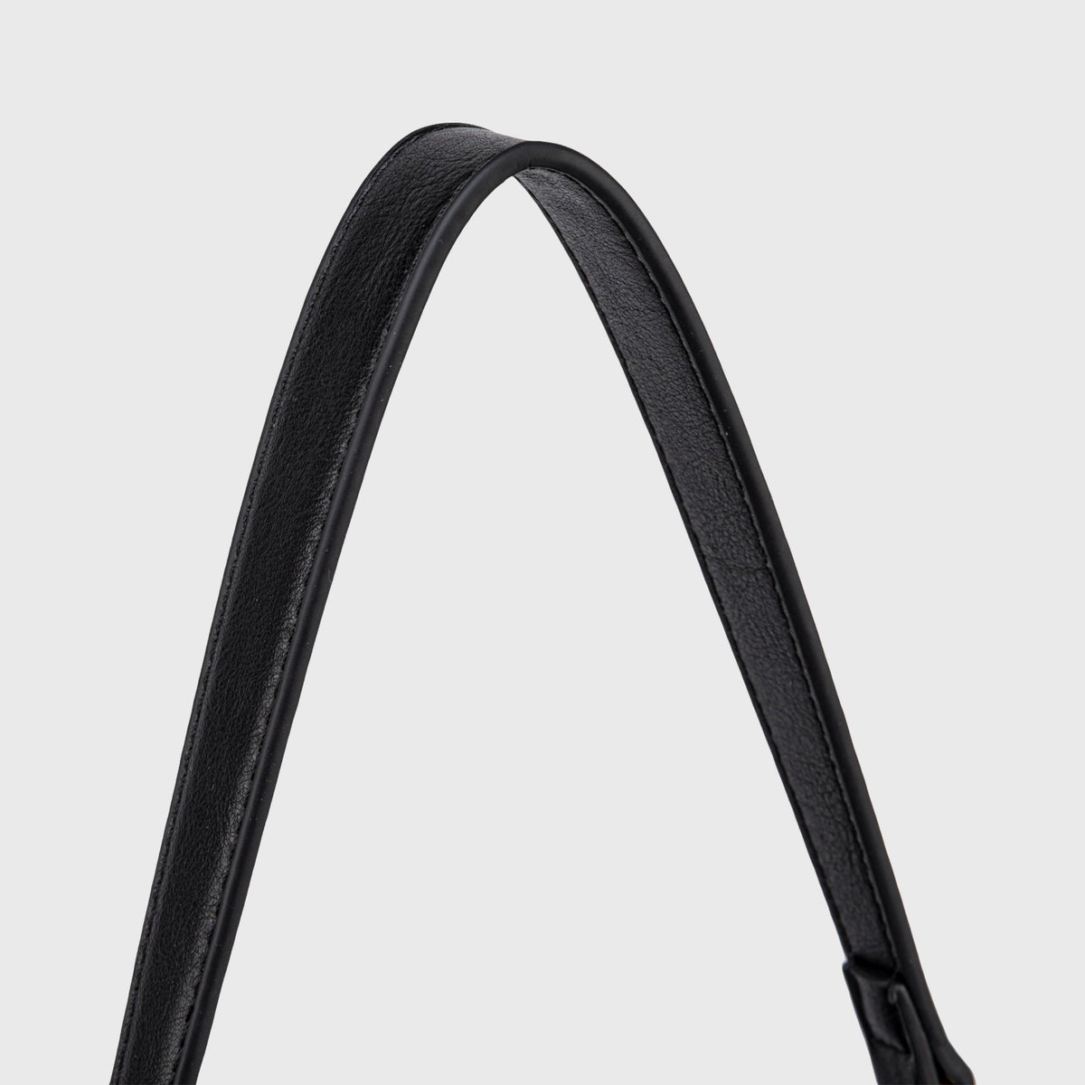 Ciara Essential | Bolso de hombro negro