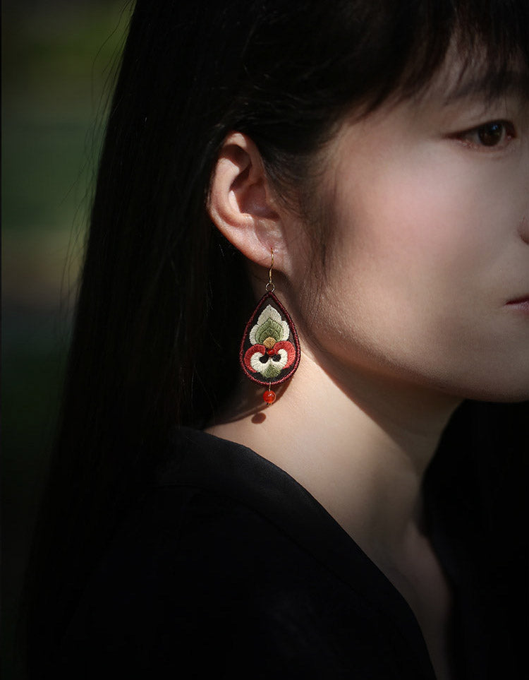 Lucía - Pendientes Bordados