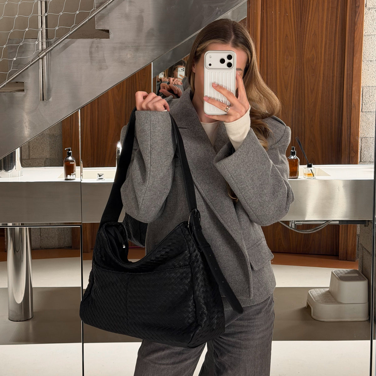 Rhea | Bolso oversize trenzado negro