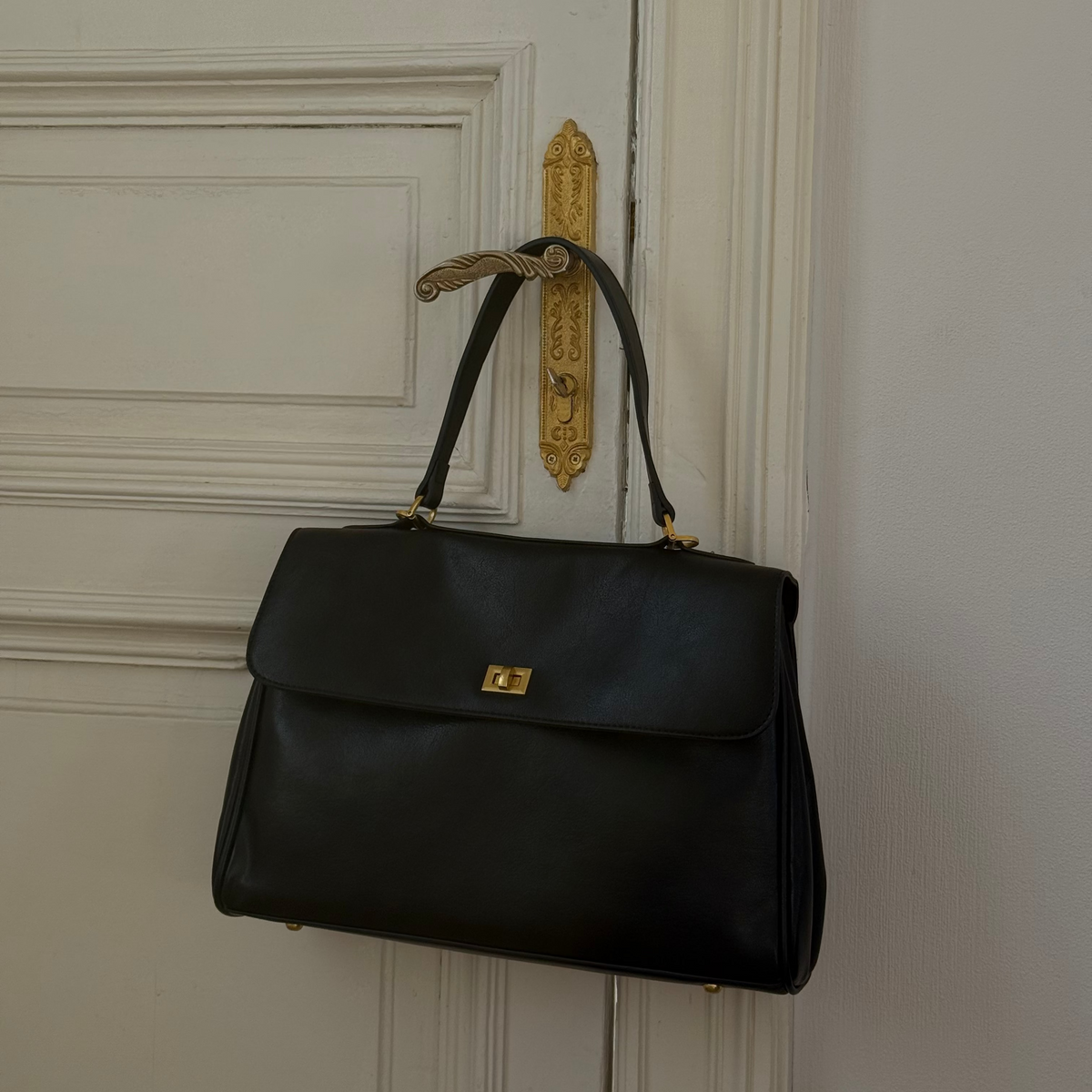 Ciara Essential | Bolso de hombro negro