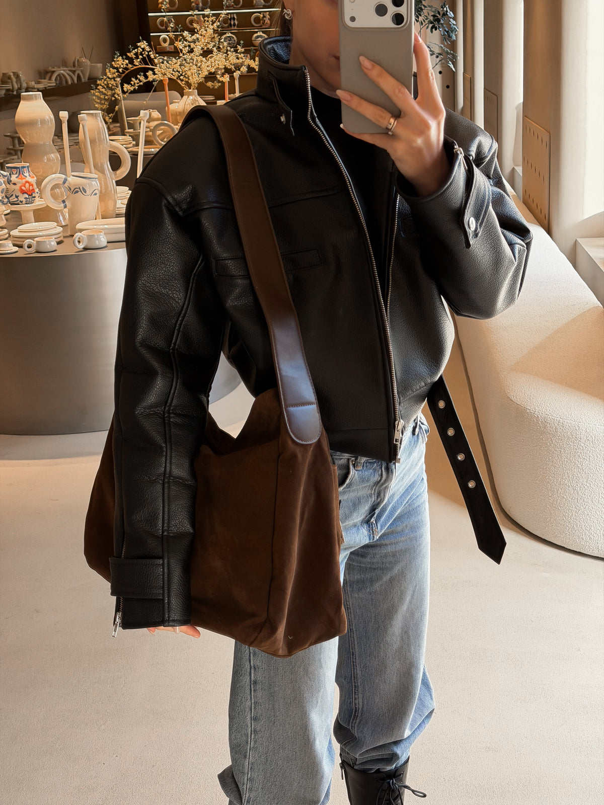 Rhea | Bolso oversize de ante marrón