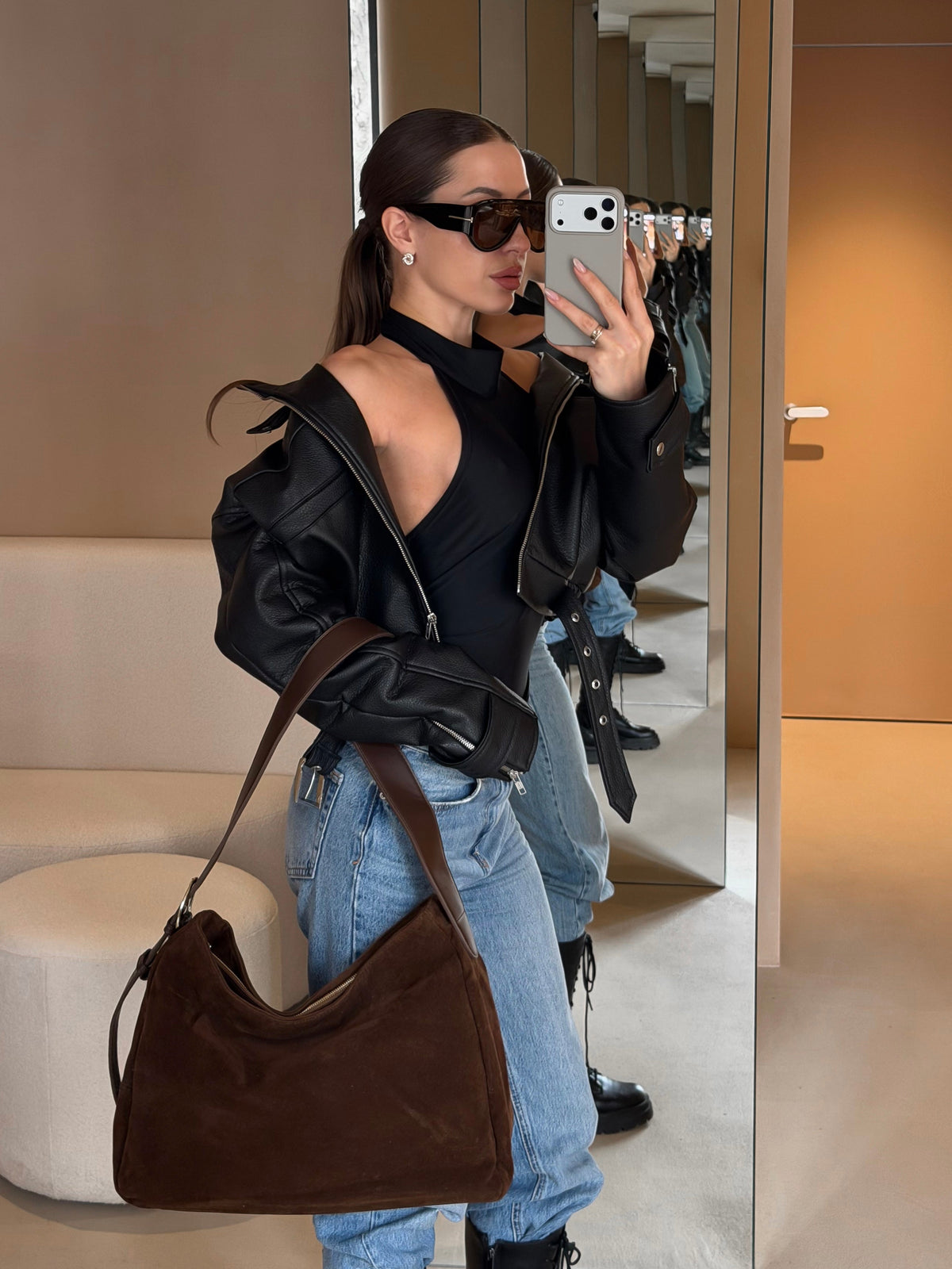 Rhea | Bolso oversize de ante marrón