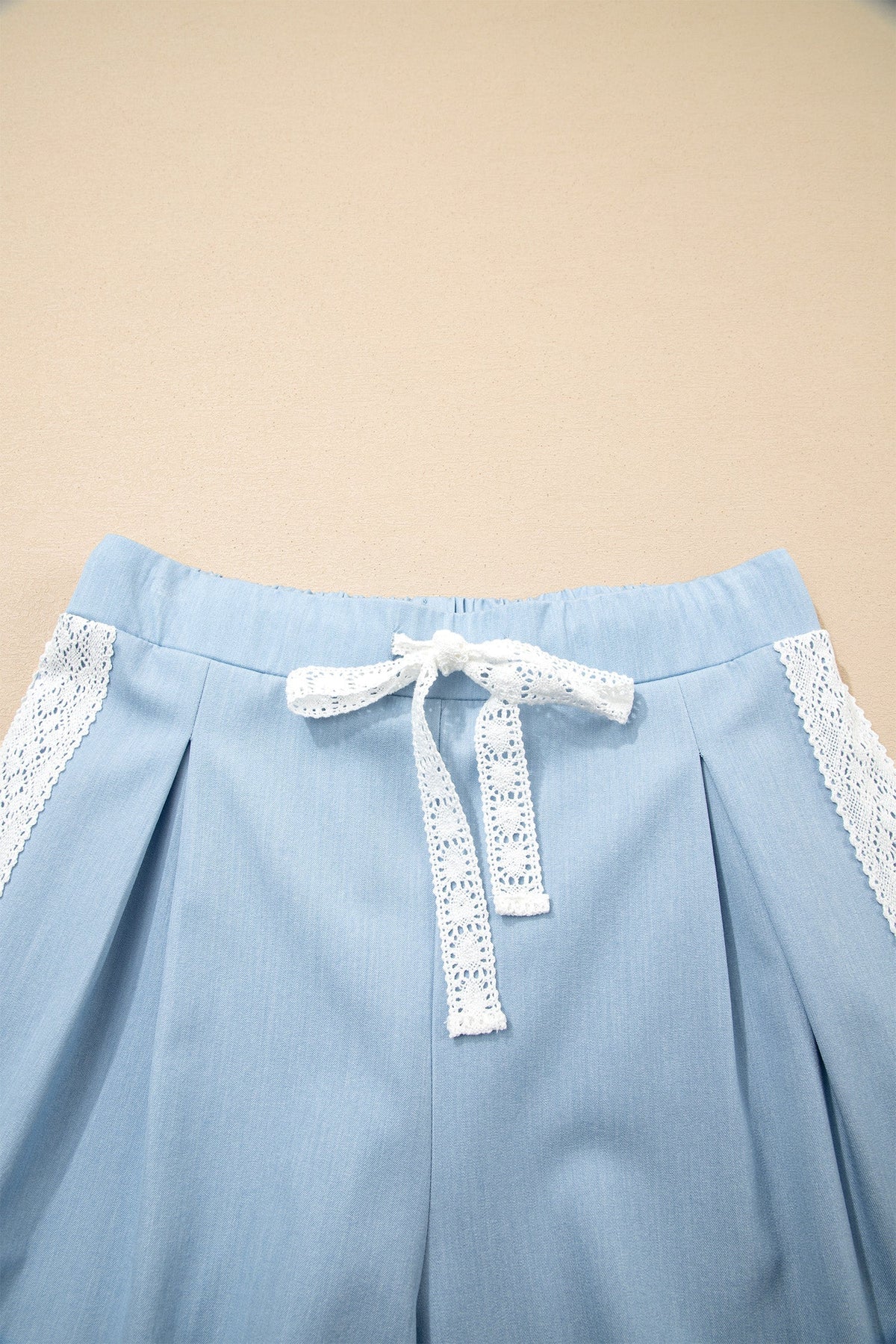 Valeria – Pantalón Wide Leg con Detalles Florales