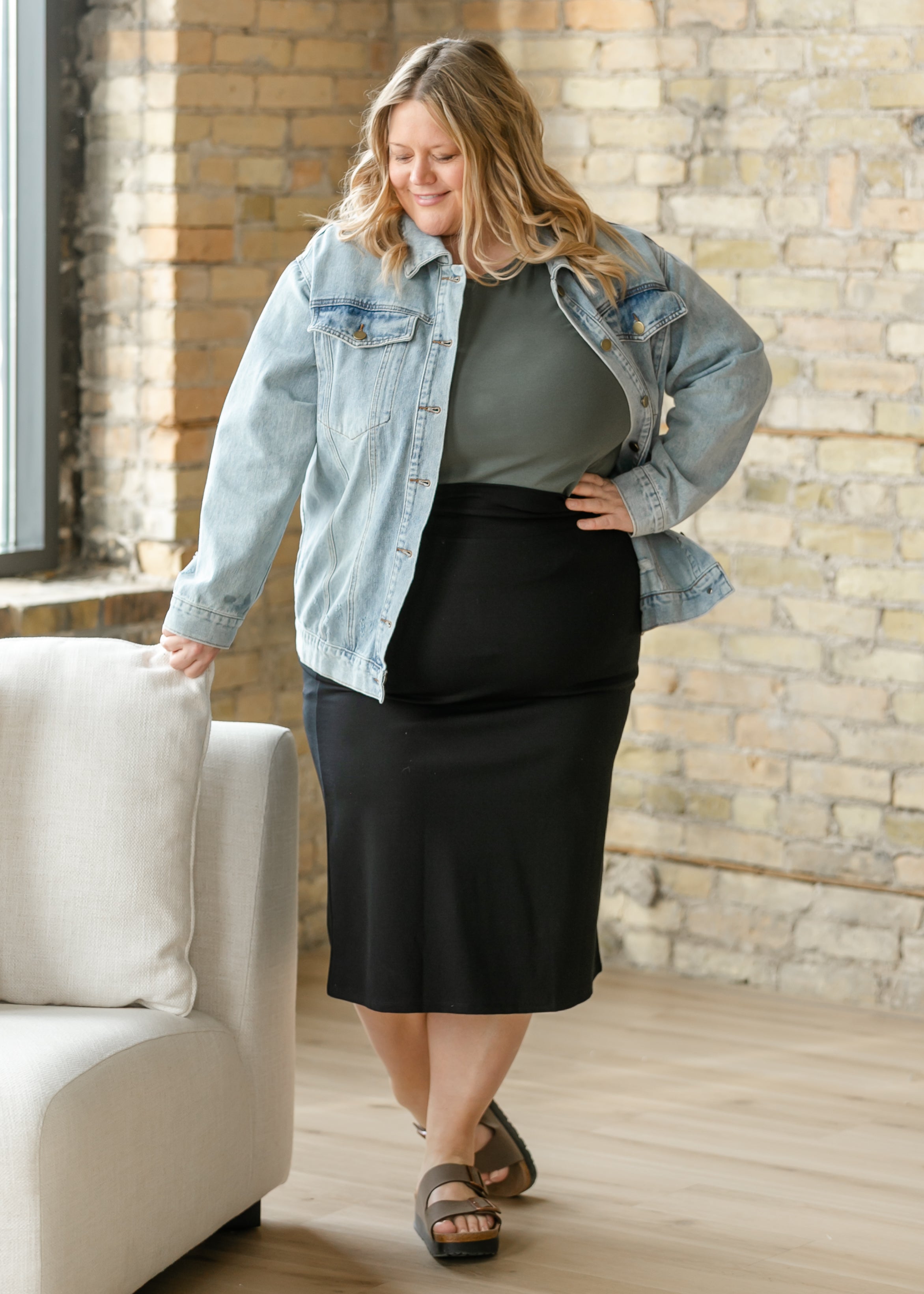 Quinn – Falda Midi de Punto Ajuste Elegante