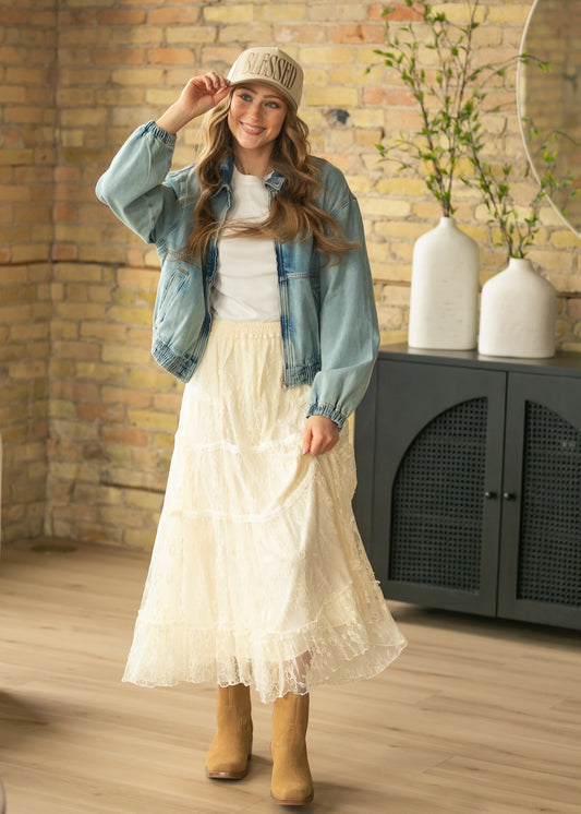 Lucía – Falda Midi de Encaje con Capas